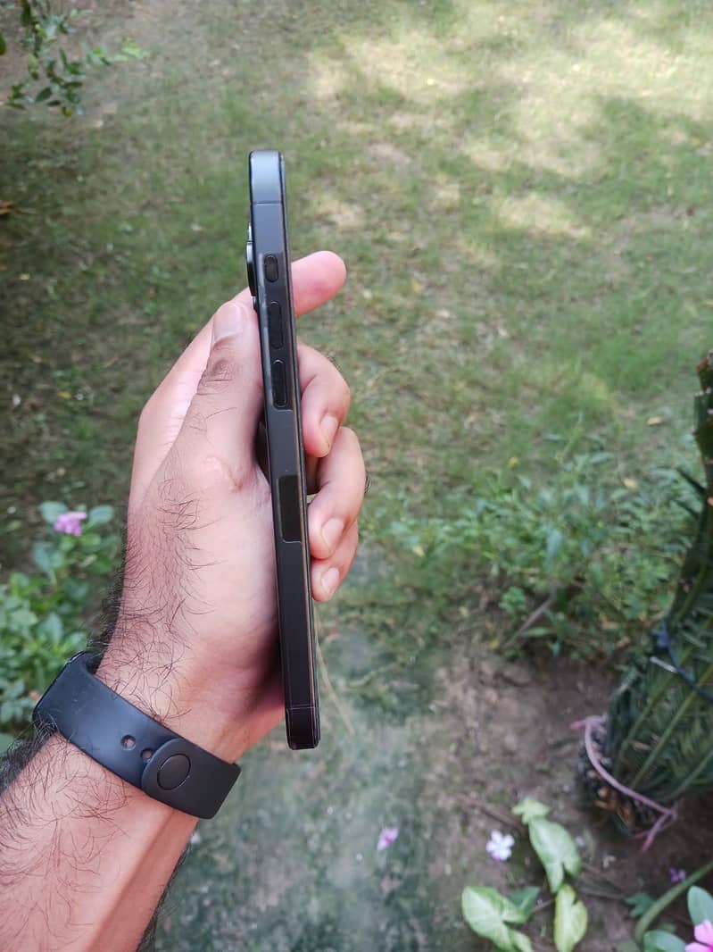 Apple iPhone 15 Pro Max 6