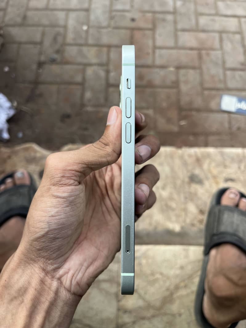 Apple iPhone 12 6