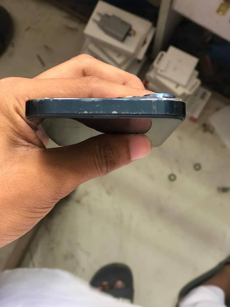 Apple iPhone 13 2