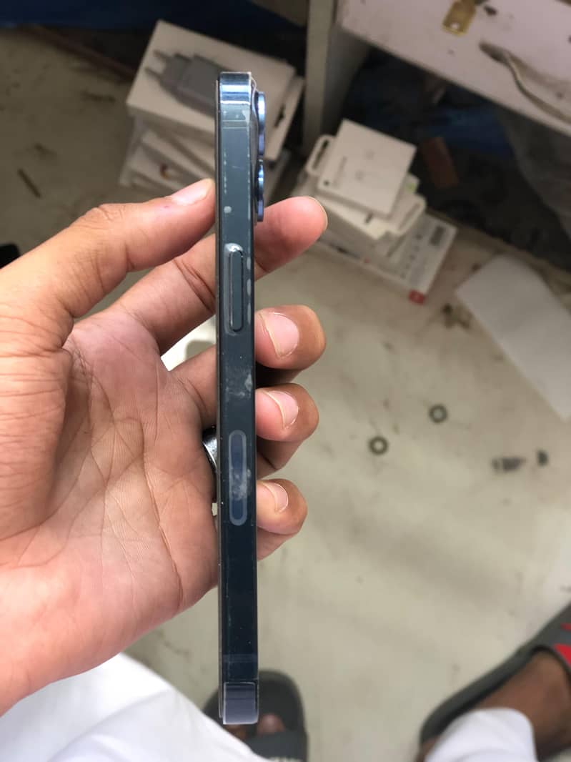 Apple iPhone 13 4