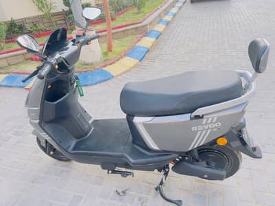 Revoo A12 un-Register 10/10 condition electric scooty only 2000KM driv