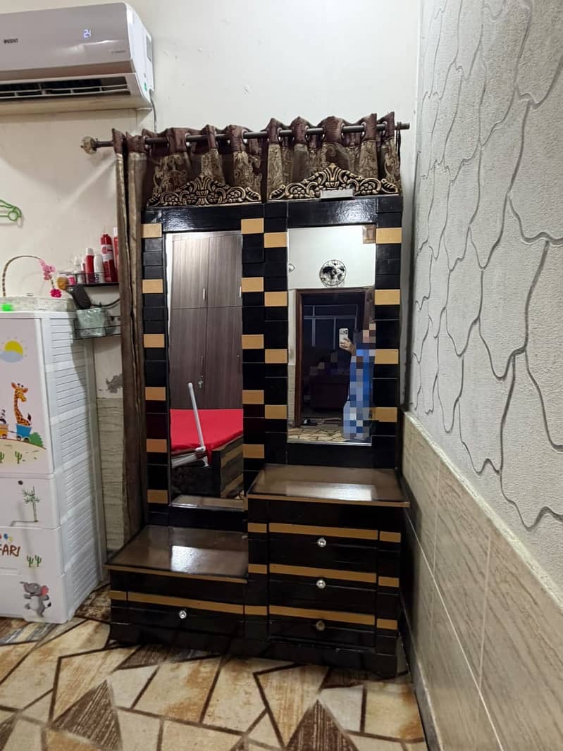 bed set + 2 sides table + dressing table 4