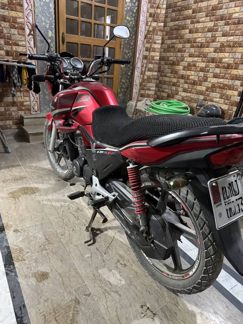 Honda CB150F 1
