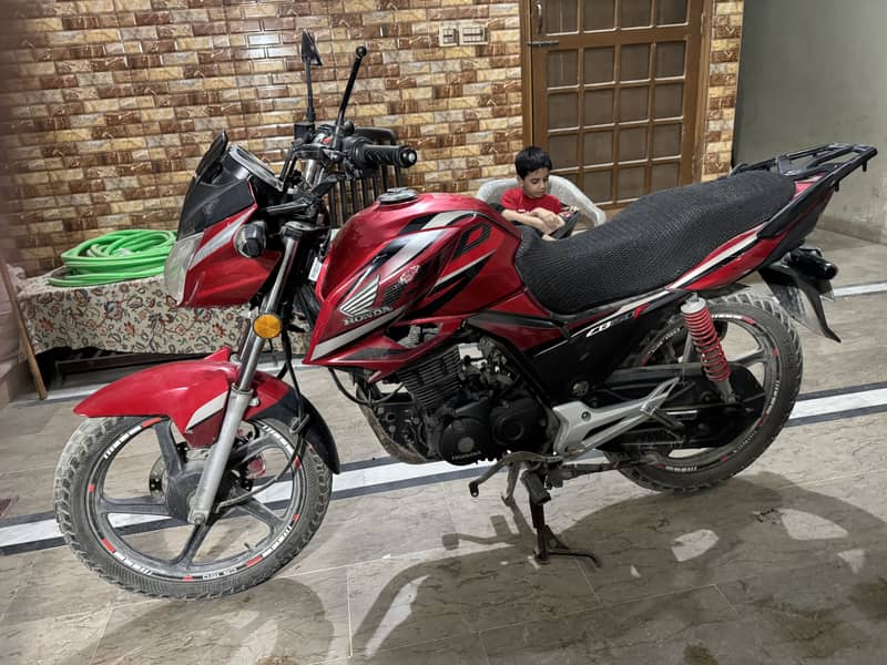 Honda CB150F 3