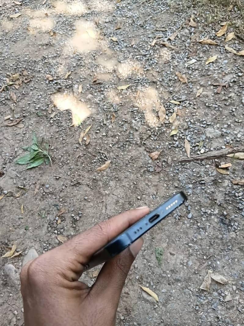 Apple iPhone 15 JV 5