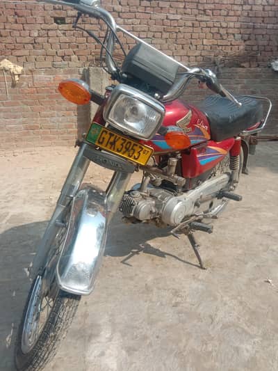 Honda cd 70 2007 model all ok baike ha apni halt me  ha aik hat pr chl