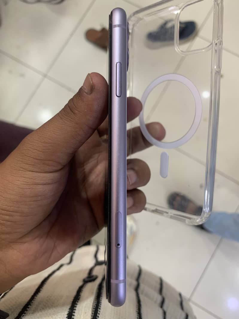 Apple iPhone 11 4