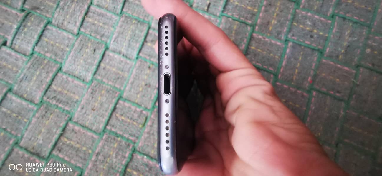 Apple iPhone 8 5