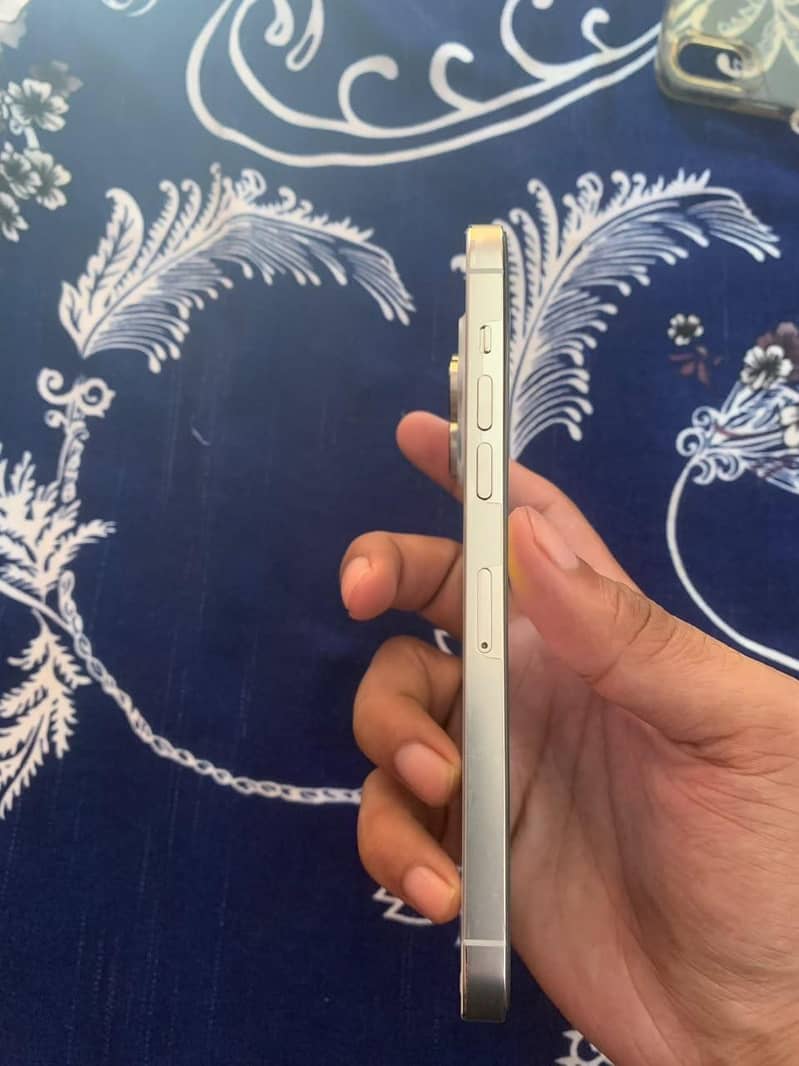 Apple iPhone 14 Pro Max 8