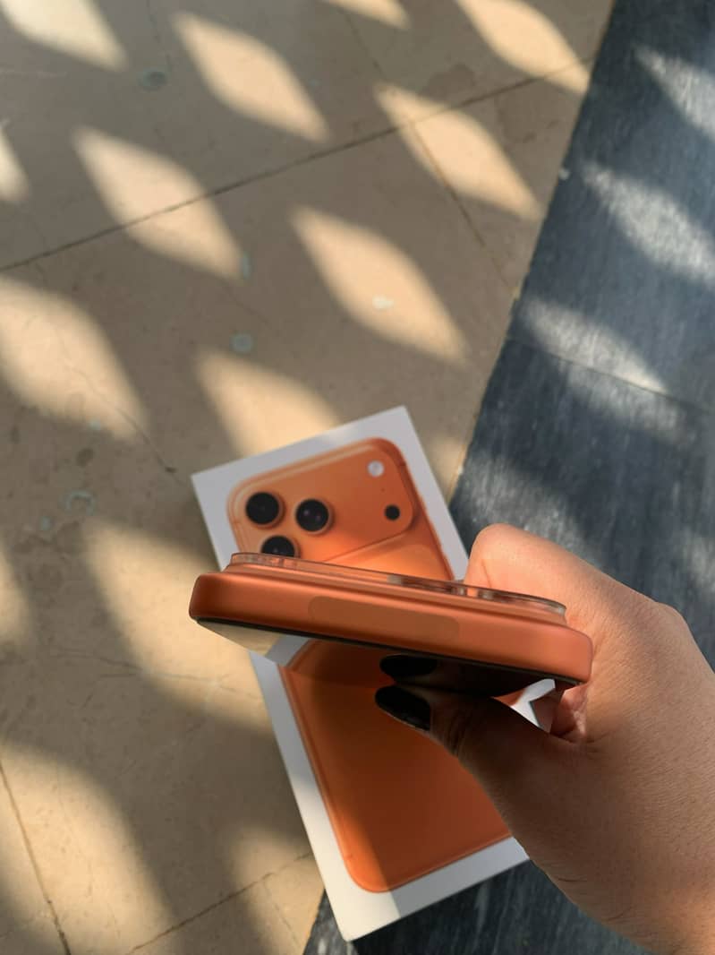 Apple iPhone 17 Pro Max 6