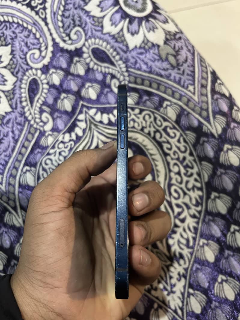 Apple iPhone 12 2