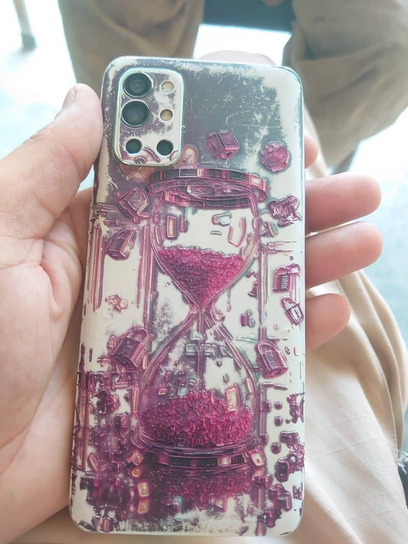 One Plus 9R 1