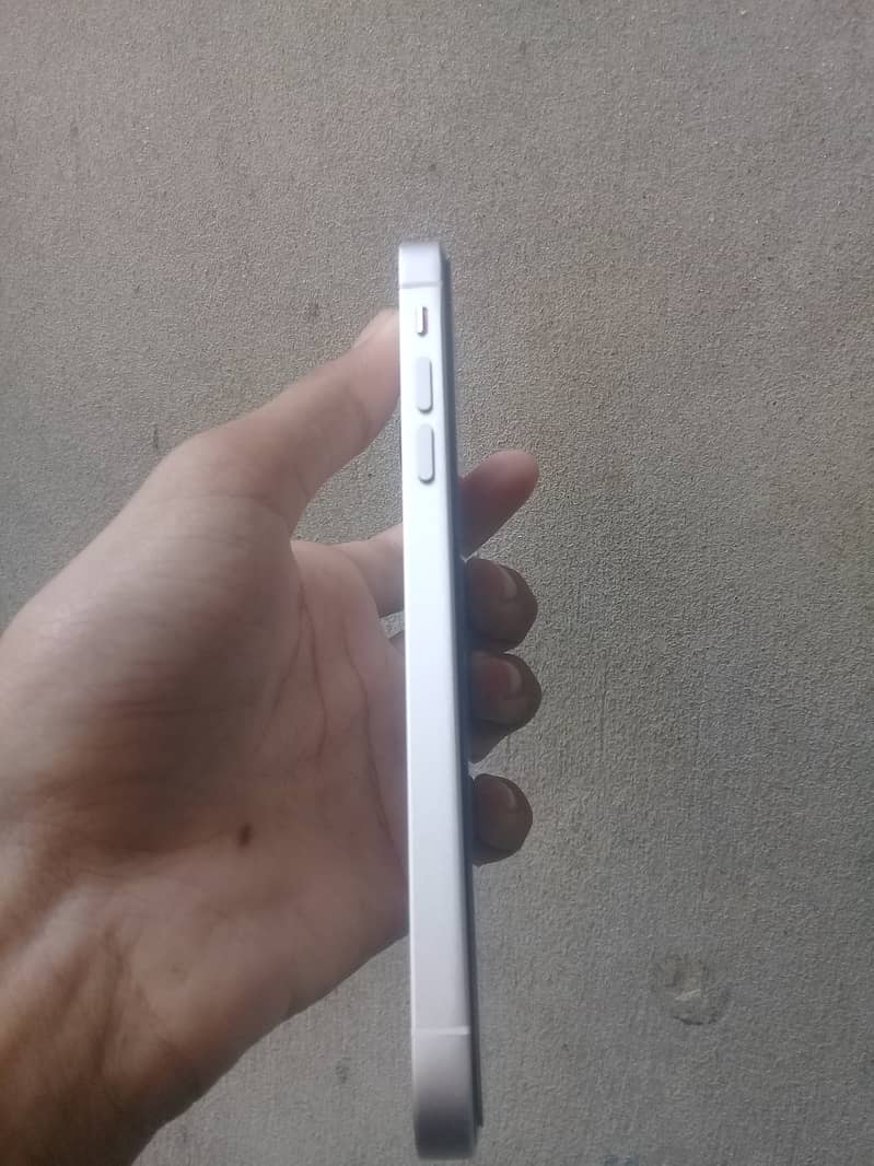 Apple iPhone XR 1