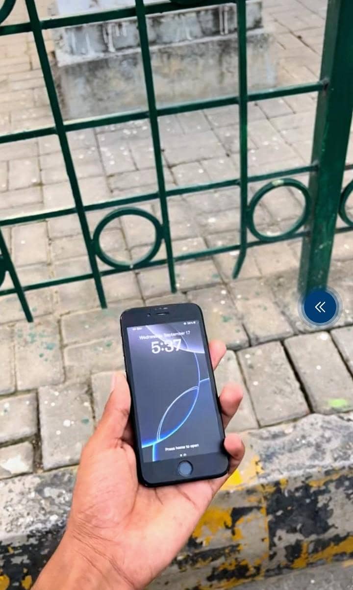Apple iPhone SE2020 1