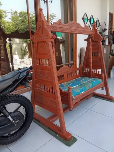 jhooola wodden like new for sale