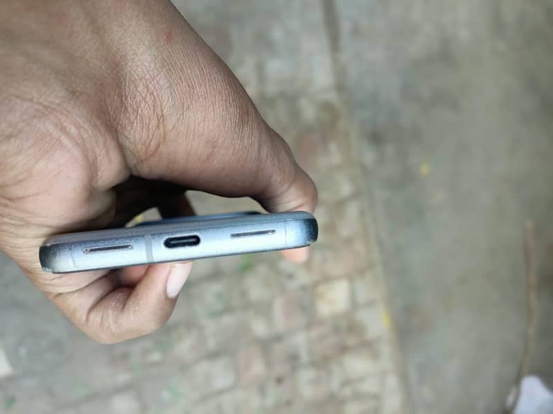 Google Pixel 8 4