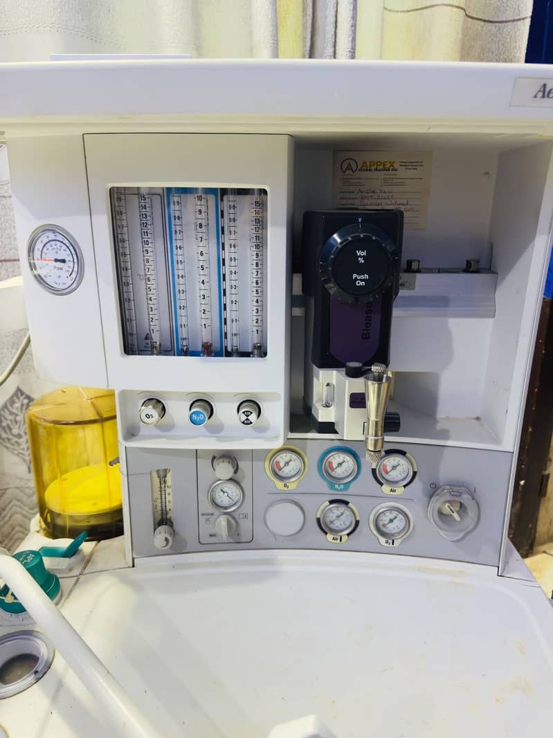 General anaesthesia machine 3