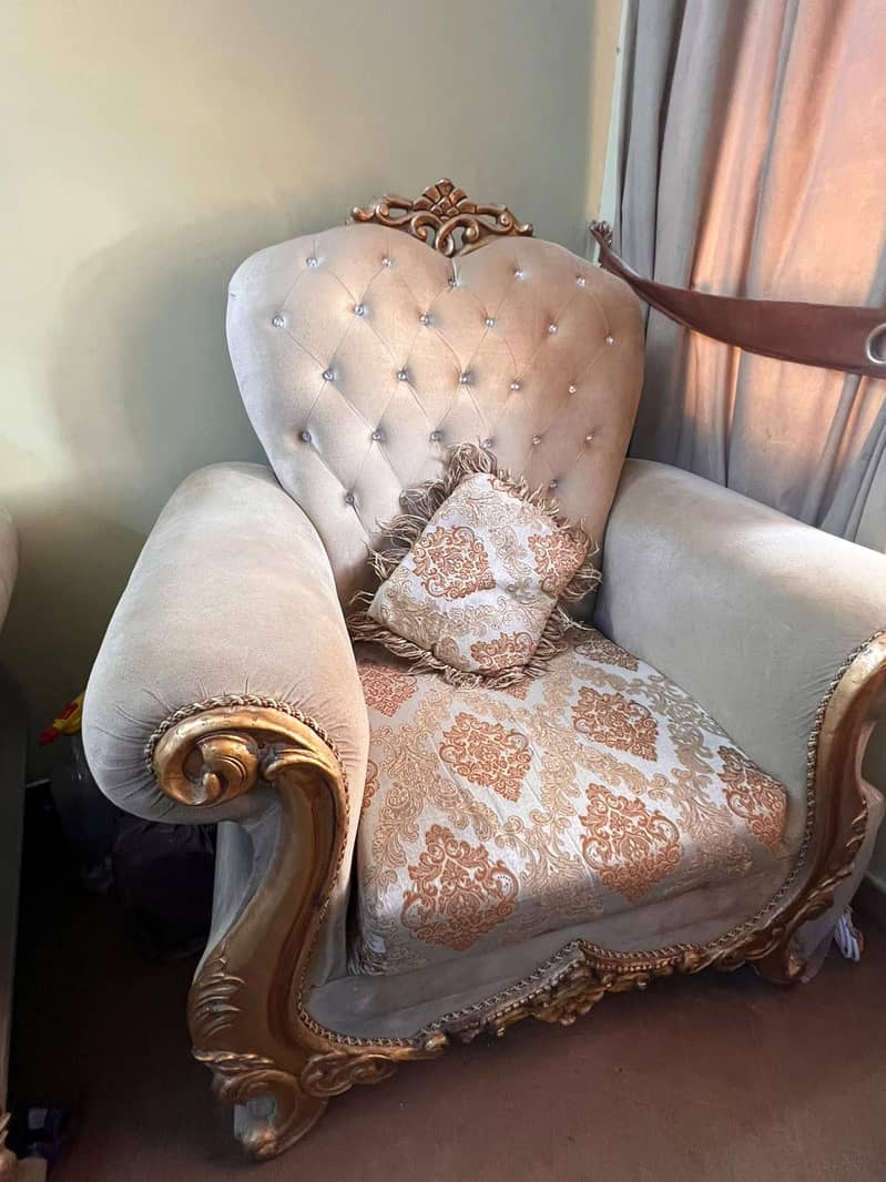 5 Seater Sofas With Royal Look 1
