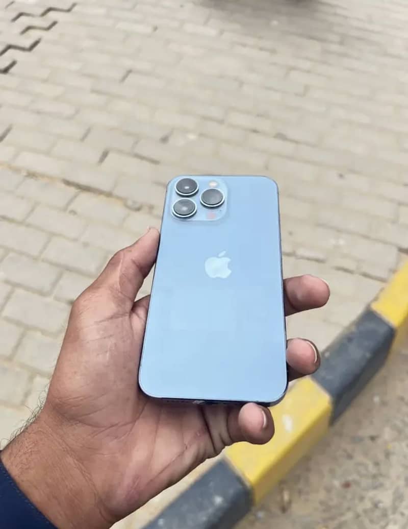 Apple iPhone 13 Pro 1