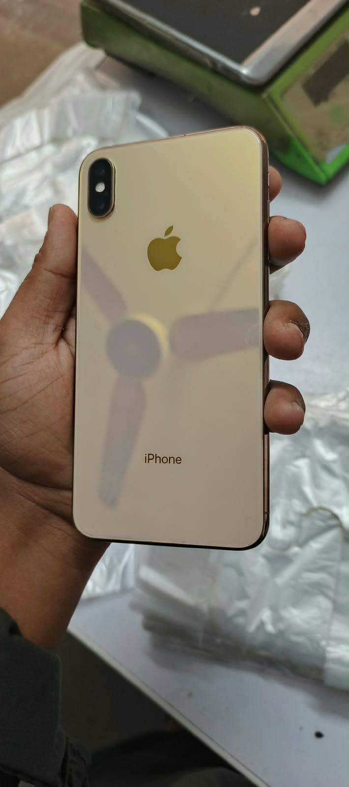 Apple iPhone XS Max 1