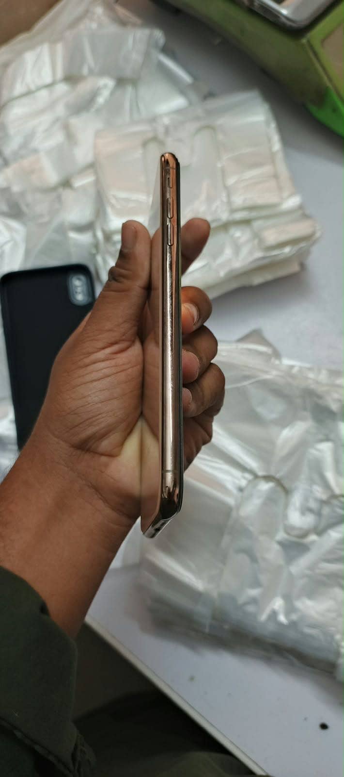 Apple iPhone XS Max 4