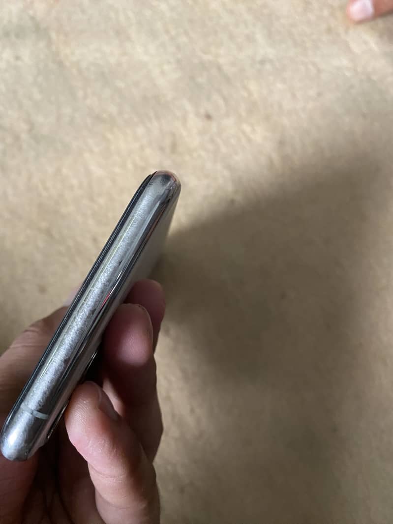 Apple iPhone 11 Pro Max 3