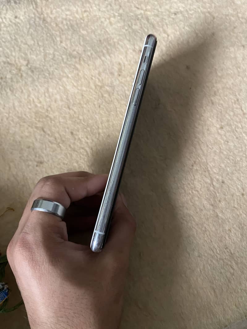 Apple iPhone 11 Pro Max 4