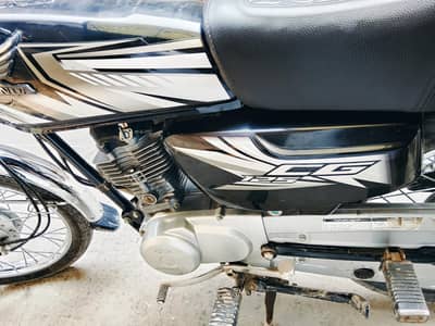 Honda 125 8 model all ok number sindh ka ha 03060928464 bike ki copy h
