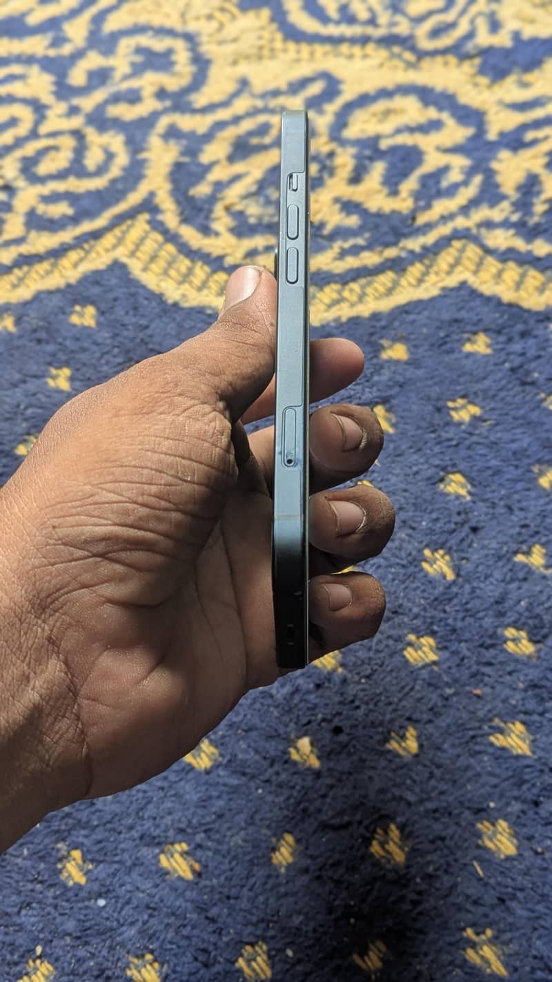Apple iPhone 13 4