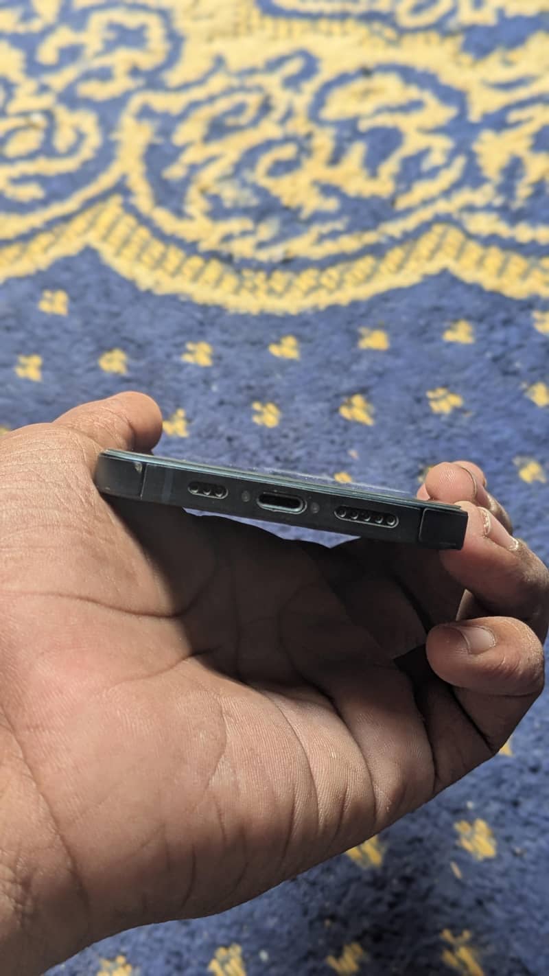 Apple iPhone 13 5
