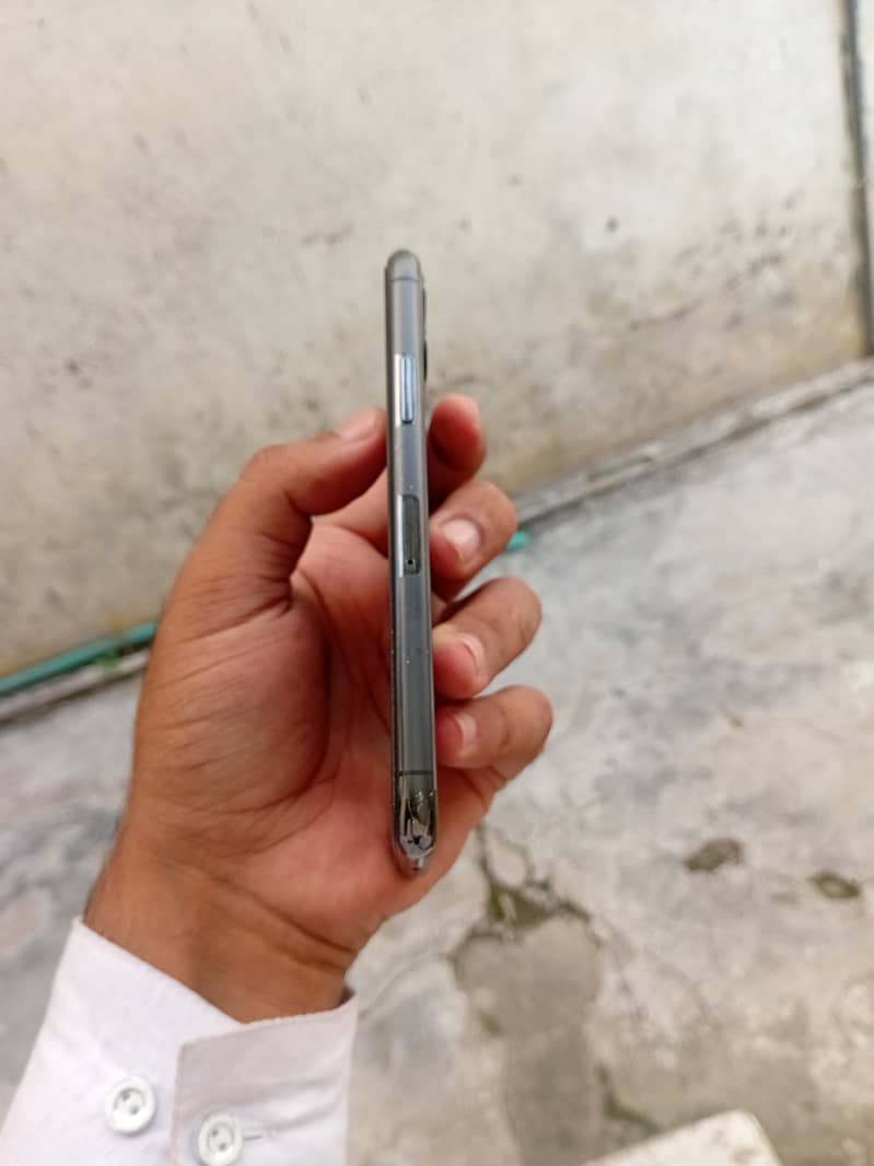 Apple iPhone 11 Pro 2