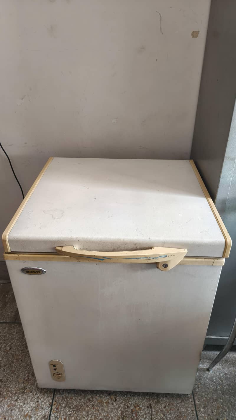 Waves Deep Freezer Good Condition 1