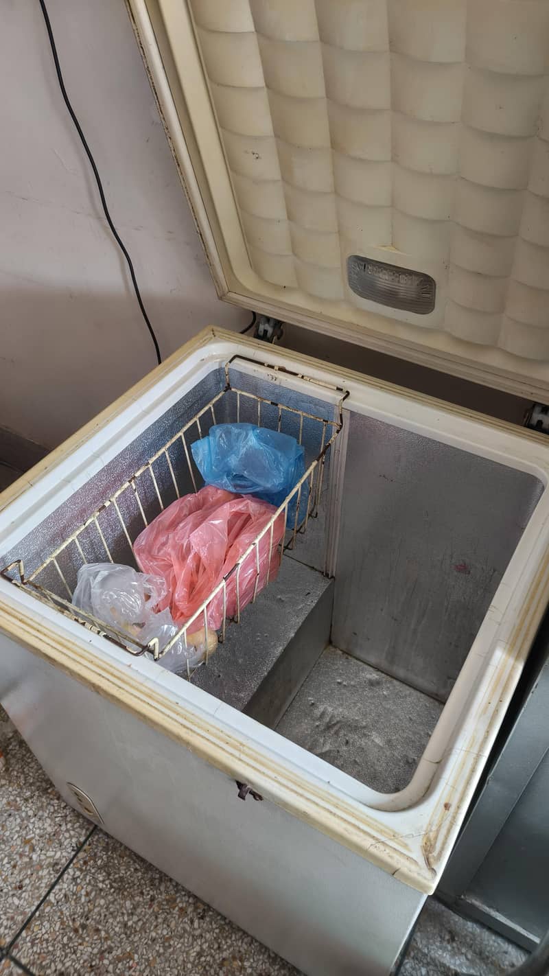 Waves Deep Freezer Good Condition 2