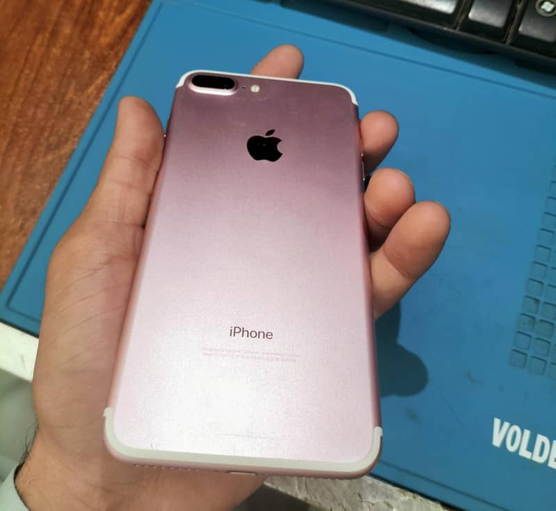 Apple iPhone 7 Plus 2
