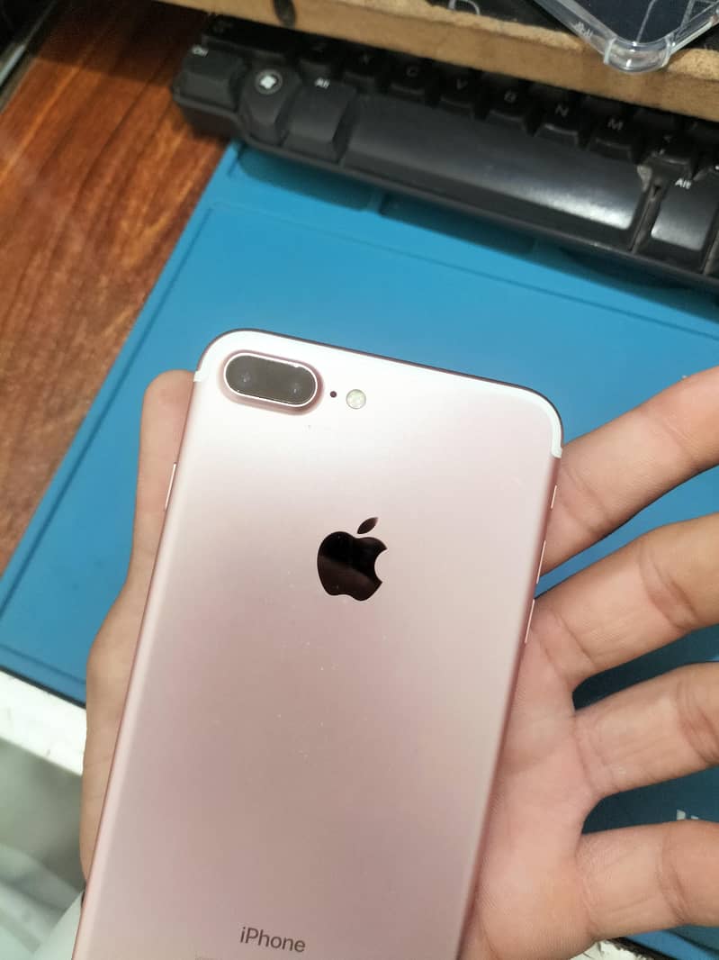 Apple iPhone 7 Plus 4