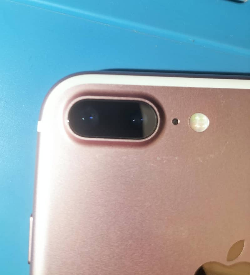 Apple iPhone 7 Plus 6