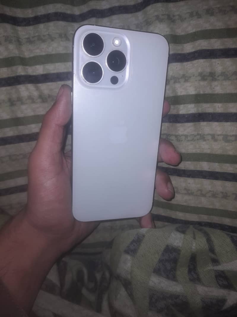 Apple iPhone 15 Pro Max 2