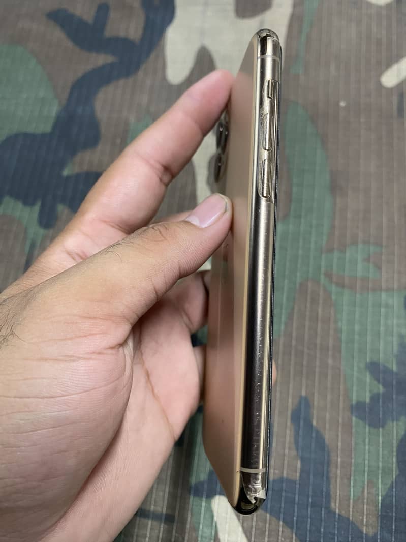 iPhone 11 Pro 1