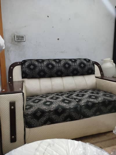 Sofa set 6 seater best condition for jehaiz