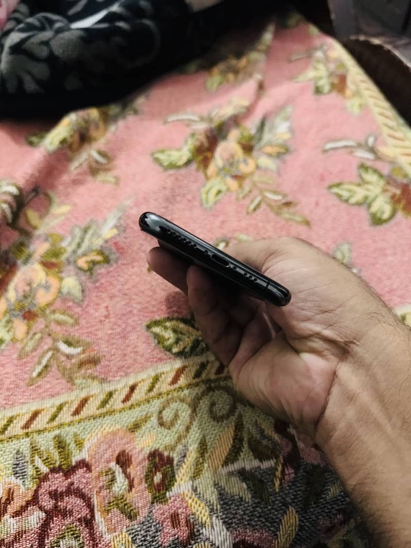 Apple iPhone Xs 4