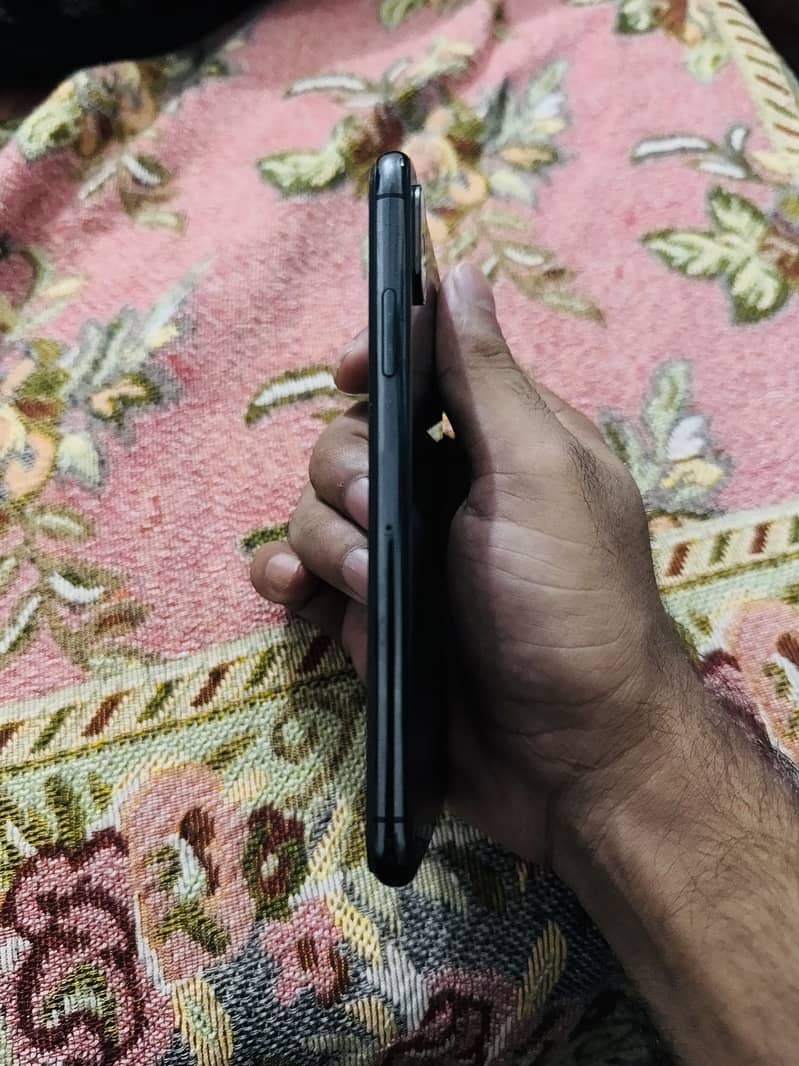 Apple iPhone Xs 6