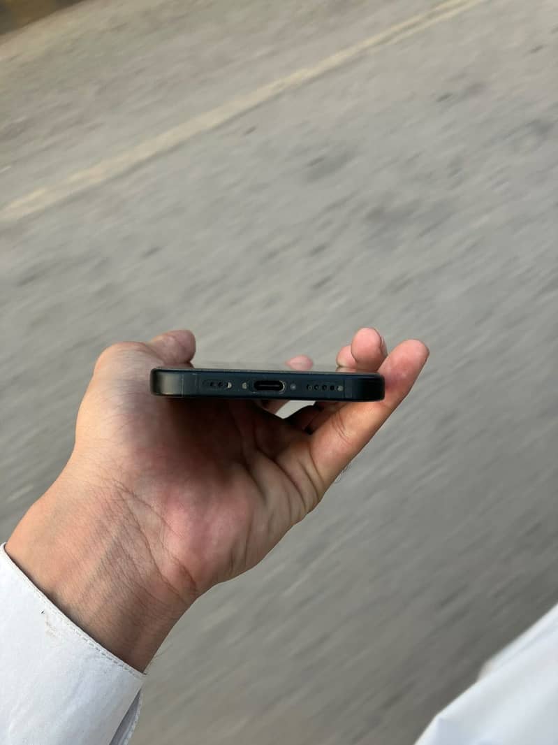 Apple iPhone 16 3