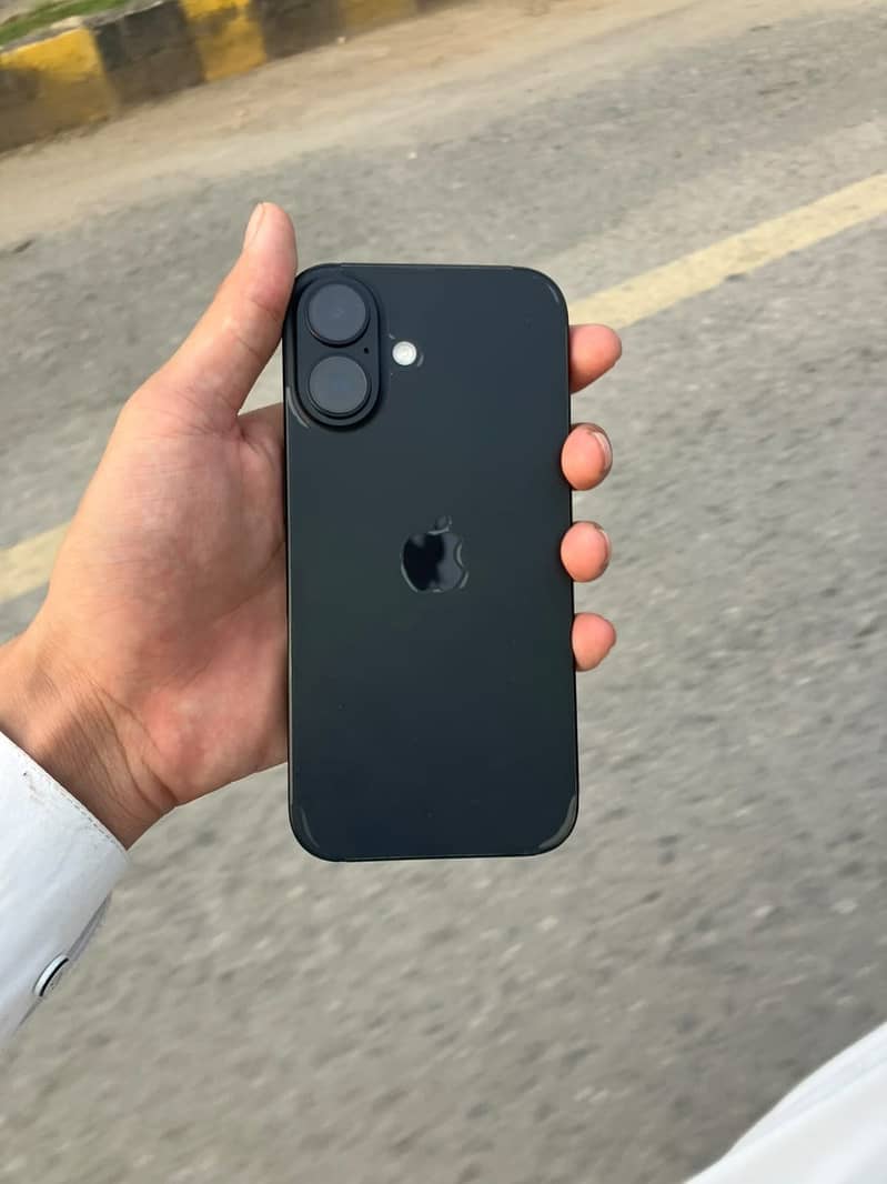 Apple iPhone 16 4