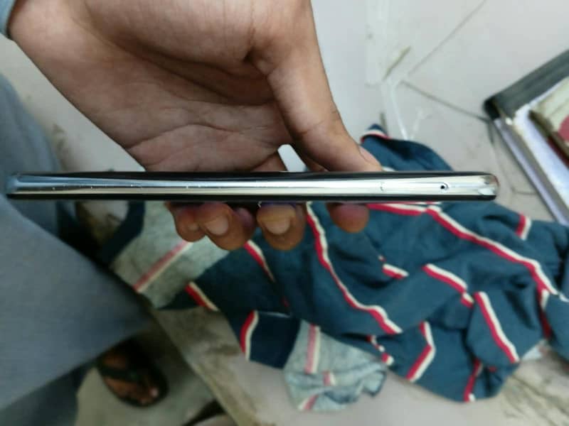 Sharp Aquos R2 0