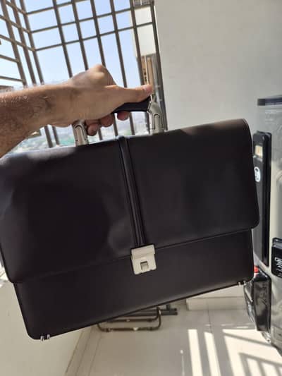 office laptop original leather bag - Like New Condition