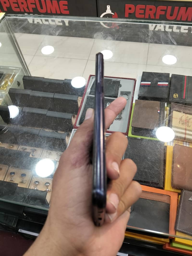 OPPO A3s 4