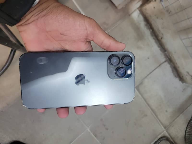 Apple iPhone 13 Pro Max 1