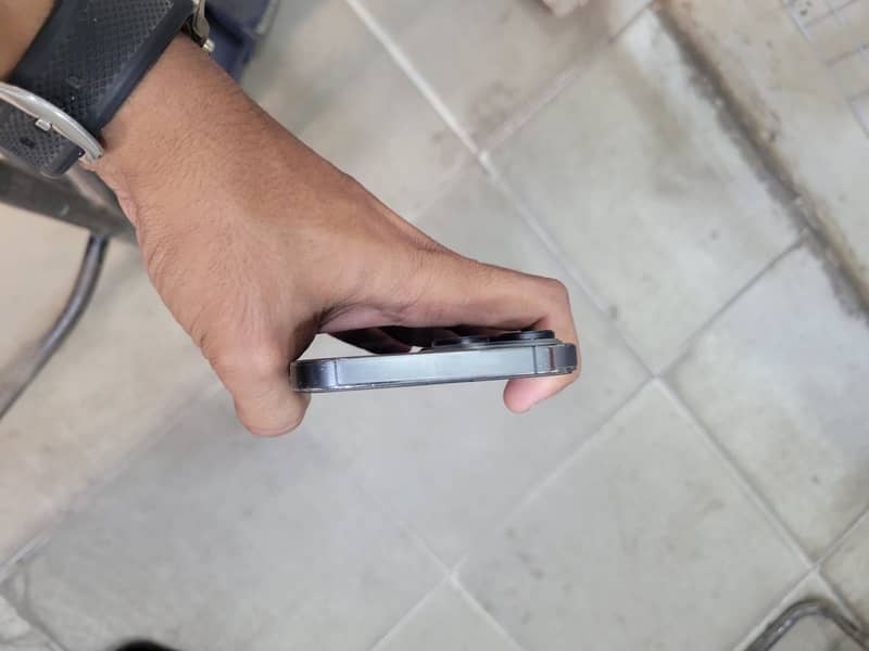 Apple iPhone 13 Pro Max 2