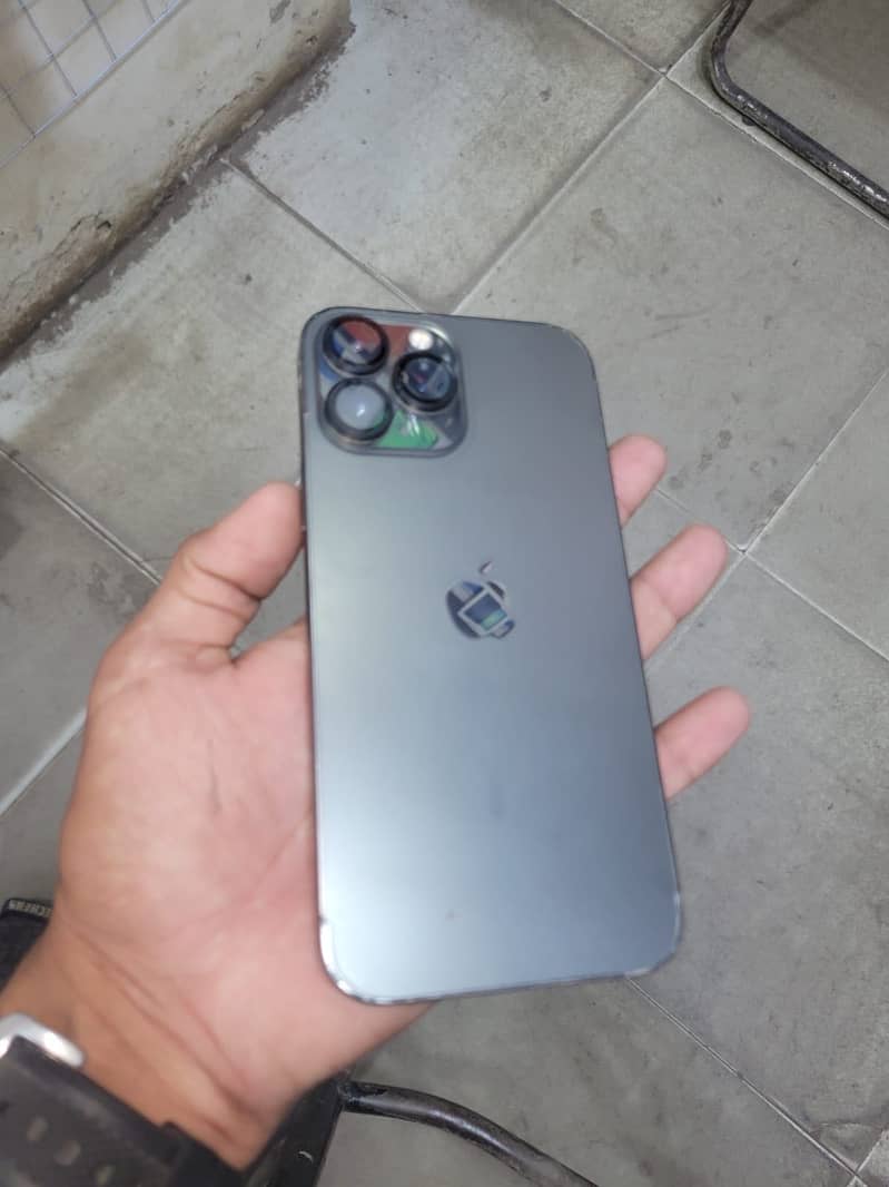 Apple iPhone 13 Pro Max 4