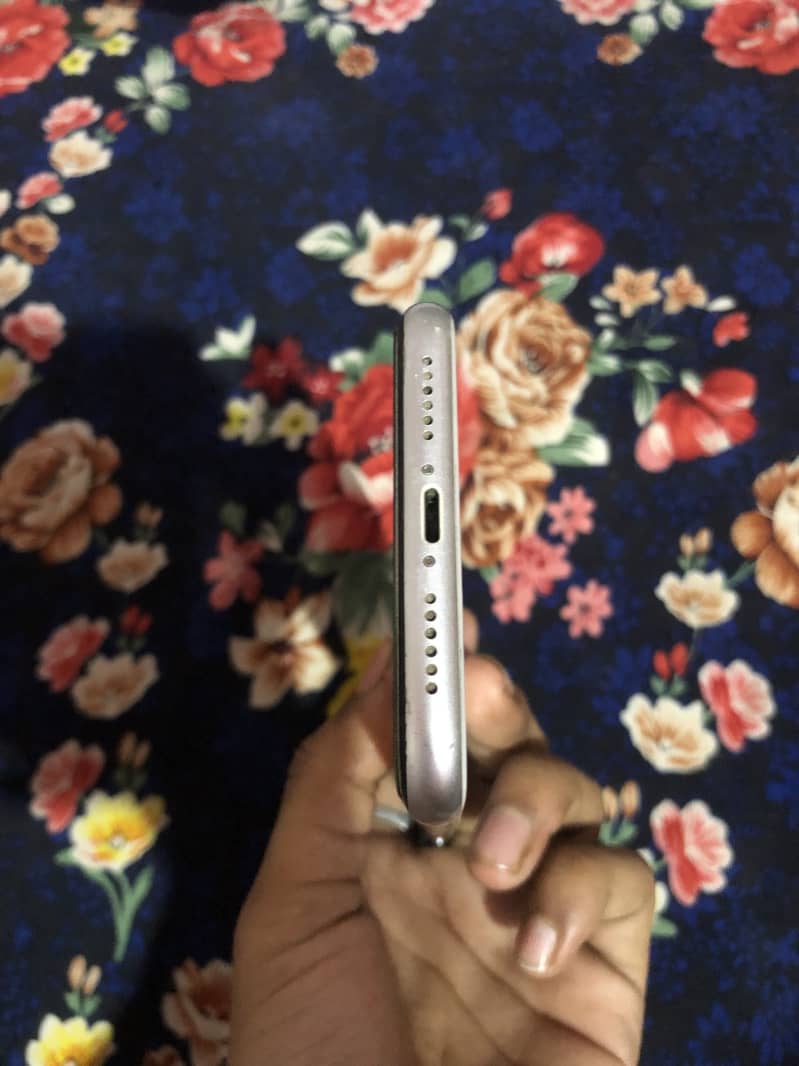 Apple iPhone XR 1